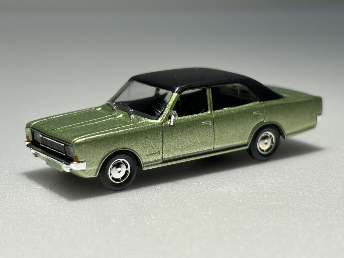 1/87 「オペル コモドーレAセダン」グリーンメタリック BUSCH 42050