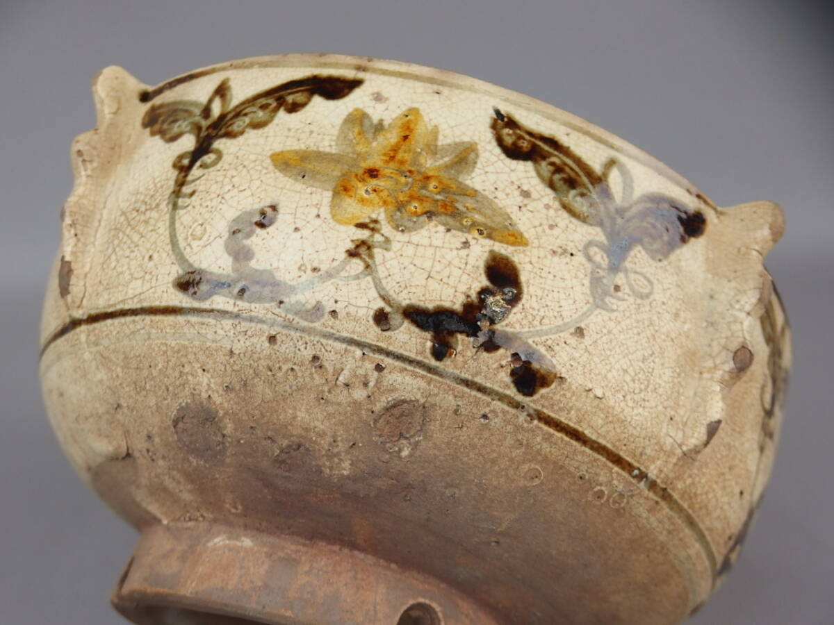A-00478】李朝草花紋壺 突き刺さ 14.8cm【朝鮮美術】 A-00478】李朝草花紋壺 突き刺さ 14.8cm【朝鮮美術】