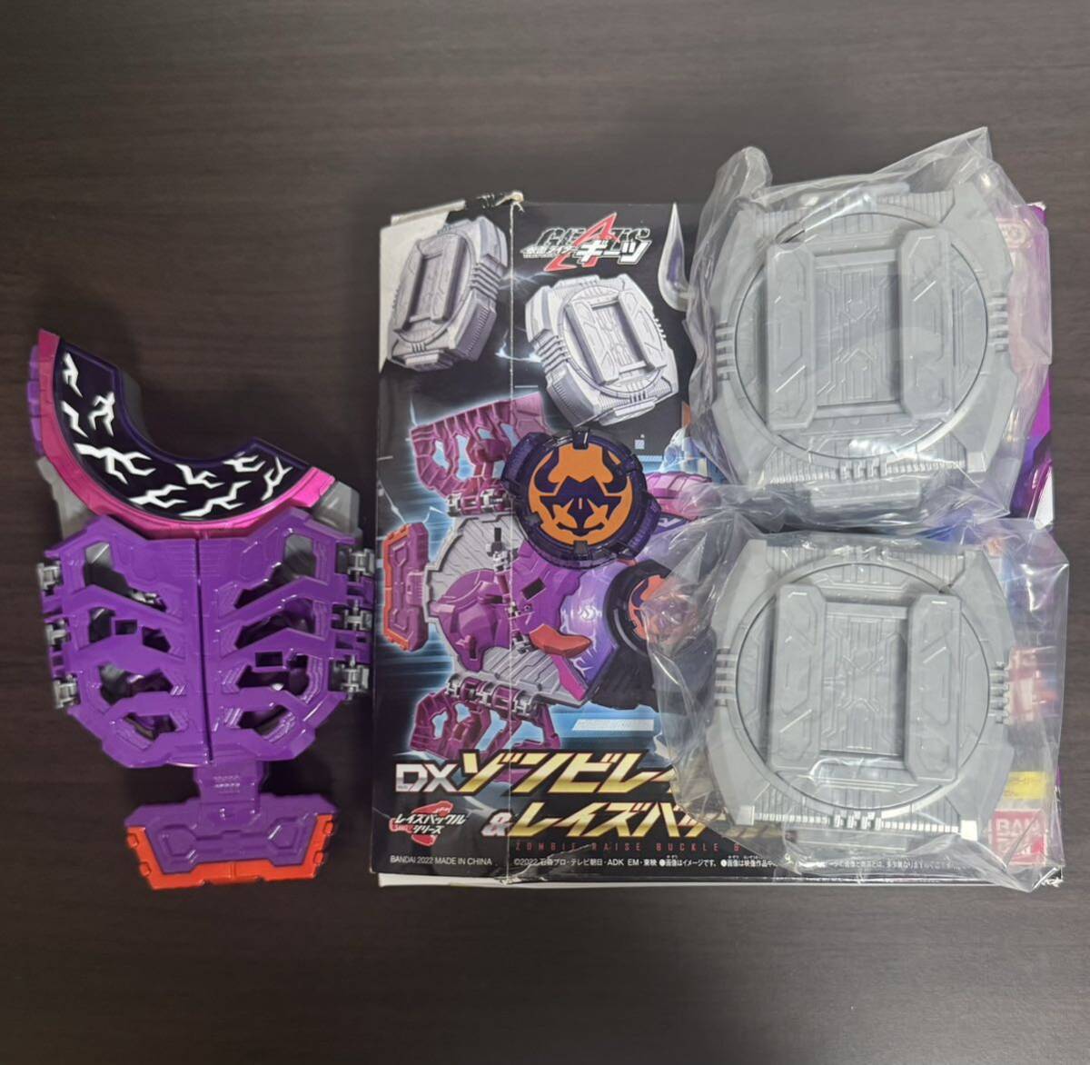 中古・外箱傷凹みなどあり】DXゾンビレイズバックル&レイズ