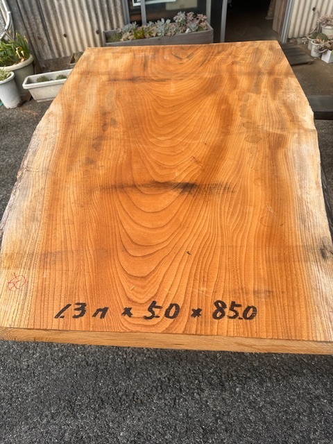 4-1210 文）【貴重】銘木 欅けやき 杢 天板 乾燥材 カウンター材 天板（長さ1.37m×厚み5cm前後×幅88cm前後位）