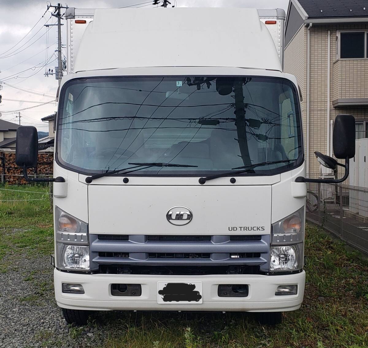 パワーゲート箱車　４WD　積載2㌧　平成26年9月初年度　車検令和7年3月7日まで
