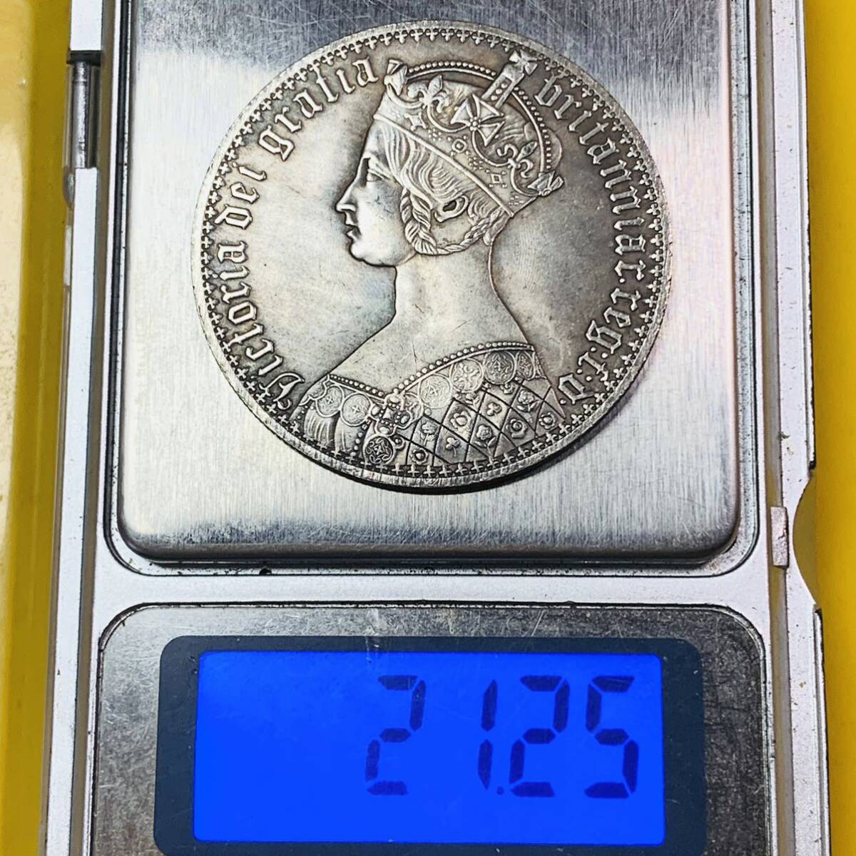 銀貨 古銭 イギリス ヴィクトリア女王 クラウン 1フロリン 国章 銀貨 古銭 イギリス ヴィクトリア女王 クラウン 1フロリン 国章