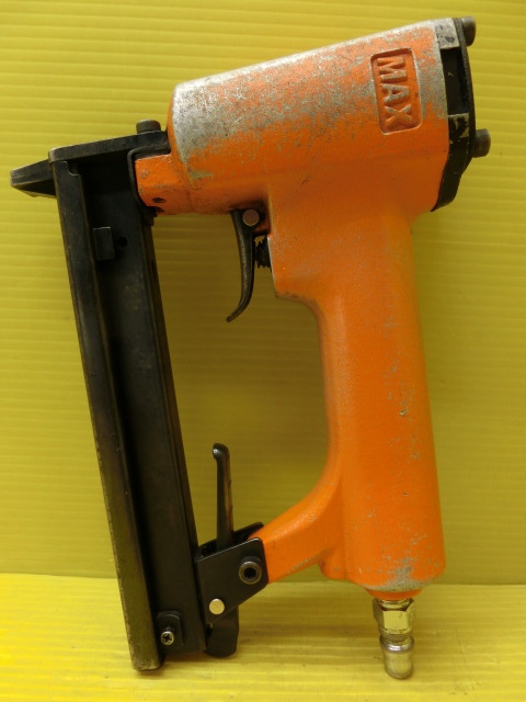 送料無料★動作品◆マックス◆常圧エアネイラ【TA-35A/1022J】使用ステープル足長10~22mm◆常圧エアタッカー◆