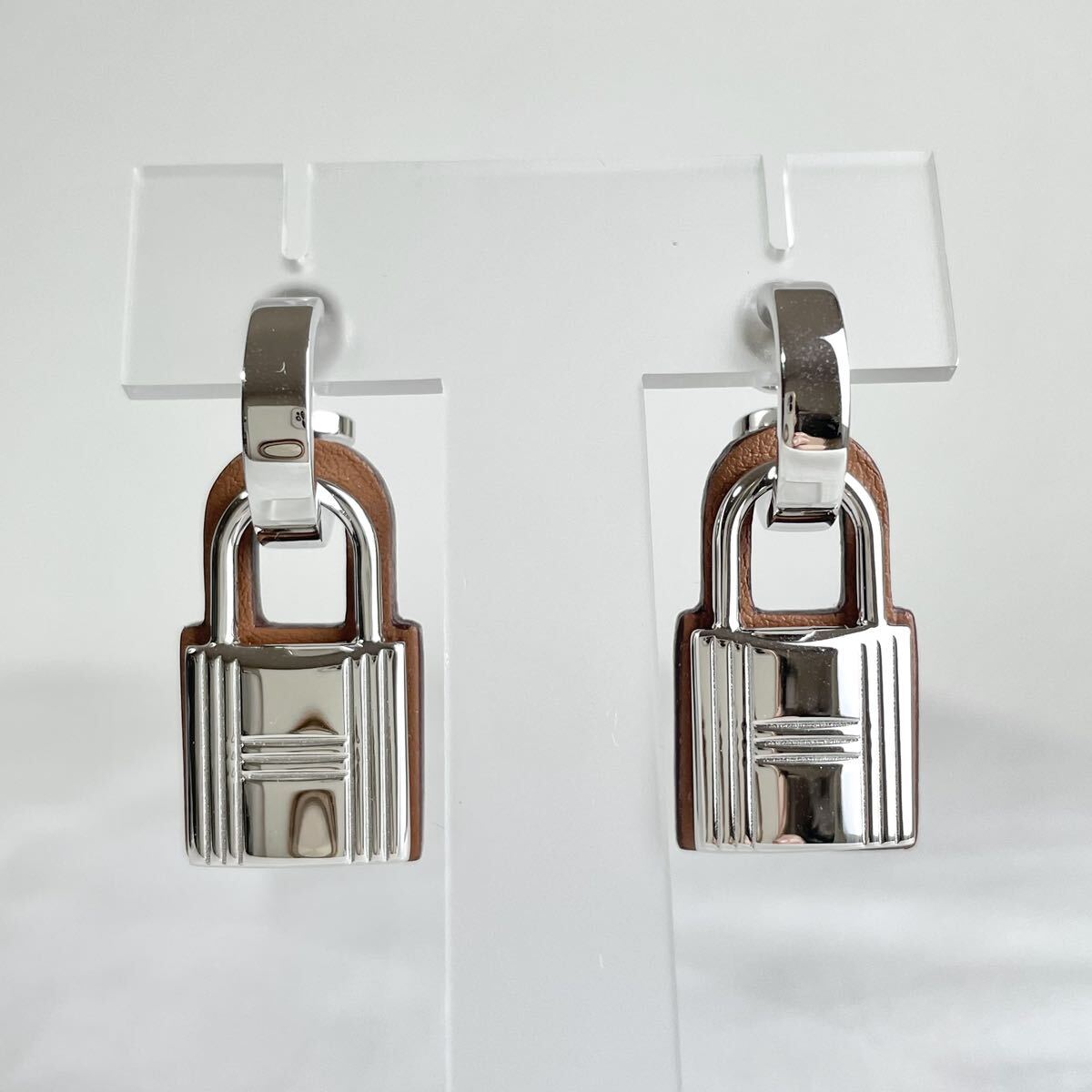 【超美品】HERMES エルメス オーケリー ピアス シルバー ブラウン D刻印 HERMES - エルメス ピアス オーケリー シルバー ブラウン ケリー