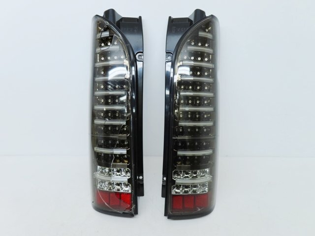【ジャンク】 valenti ヴァレンティ ハイエース 200系 左右 LED テール (n099957)