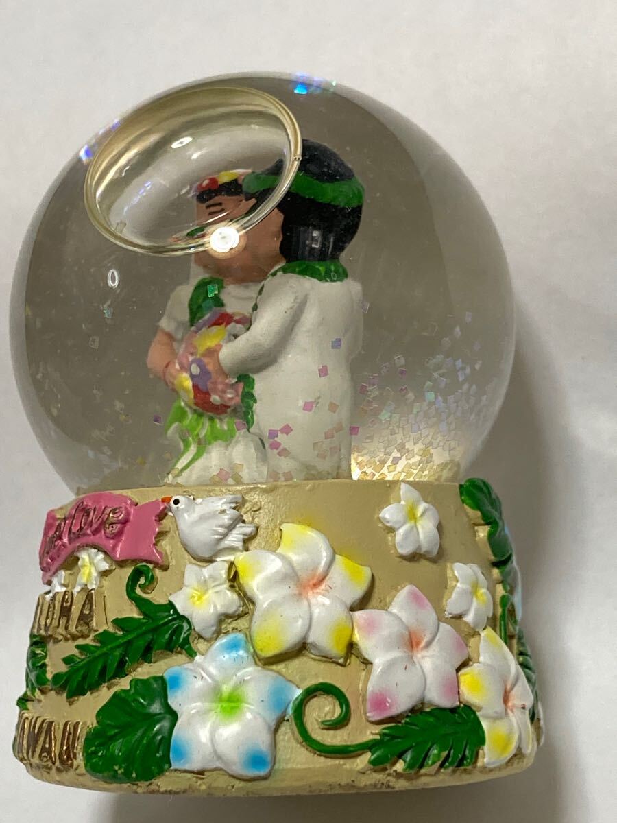 ハワイ　Hawaii スノードーム ウォーターグローブ スノーグローブ　フィギュア