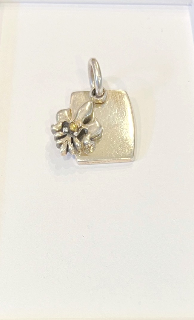 2750円→1580円　 silver　シルバートップ　925 2枚付きプレート＋ユリ　ペンダント　240922