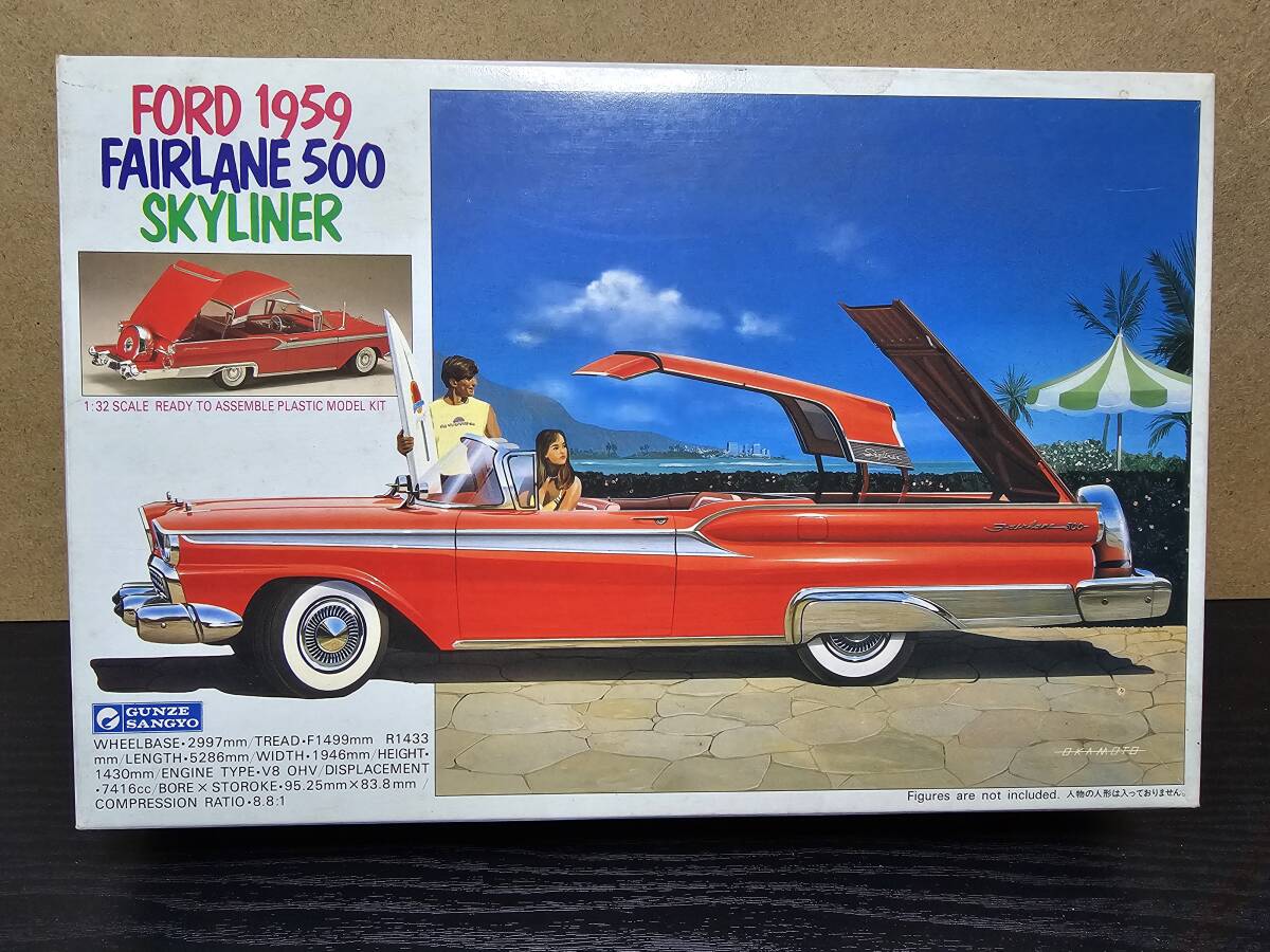 FORD 1959 FAIRLANE500 SKYLINER 1:32