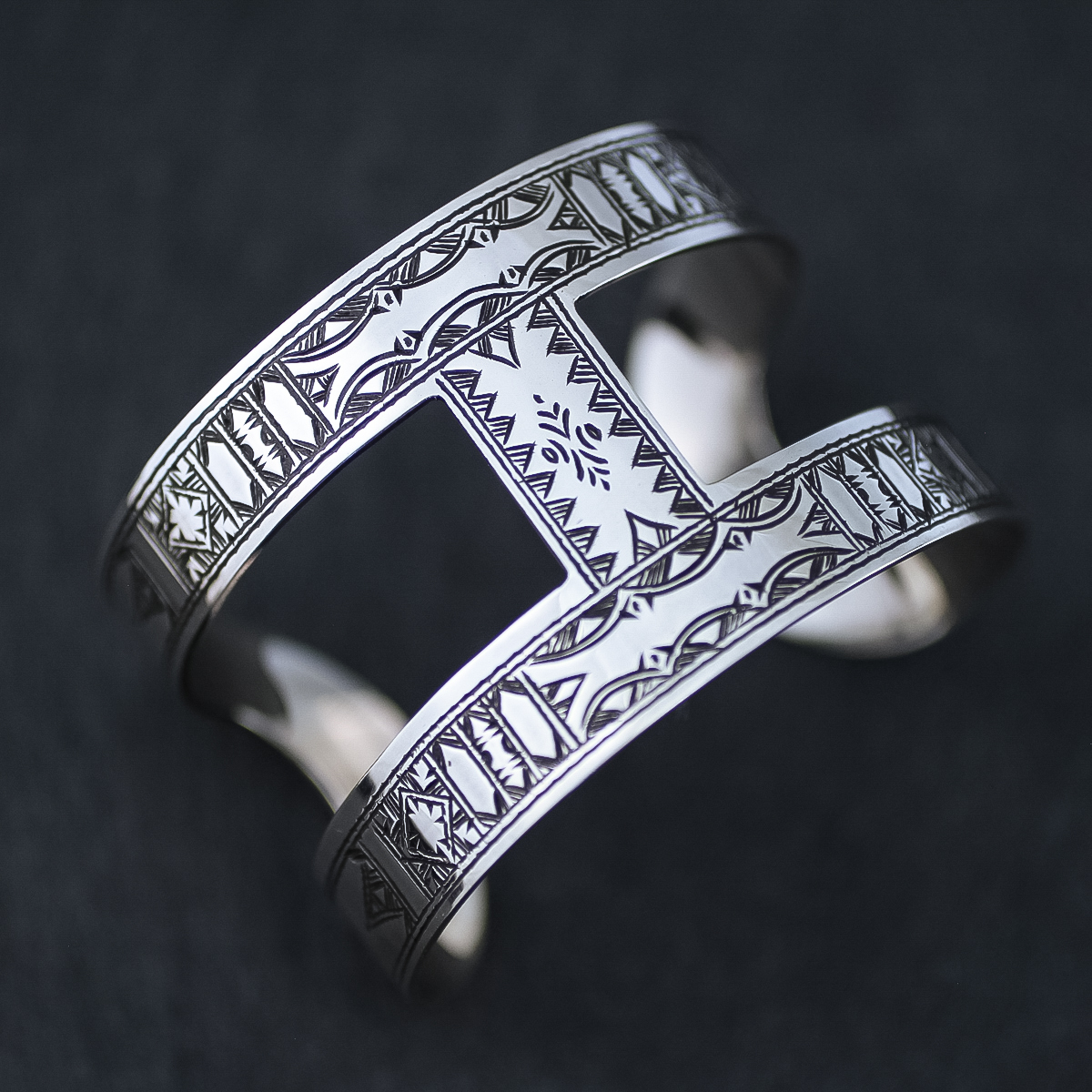 新品】トゥアレグ シルバーバングル H ブレスレット カフ / 検索用 リング ピアス ネックレス ビンテージ エルメス HERMES TUAREG SILVER|Yahoo!フリマ(旧PayPayフリマ) 新品】トゥアレグ シルバーバングル H ブレスレット カフ / 検索用 リング ピアス ネックレス ビンテージ エルメス HERMES TUAREG SILVER|Yahoo!フリマ(旧PayPayフリマ)