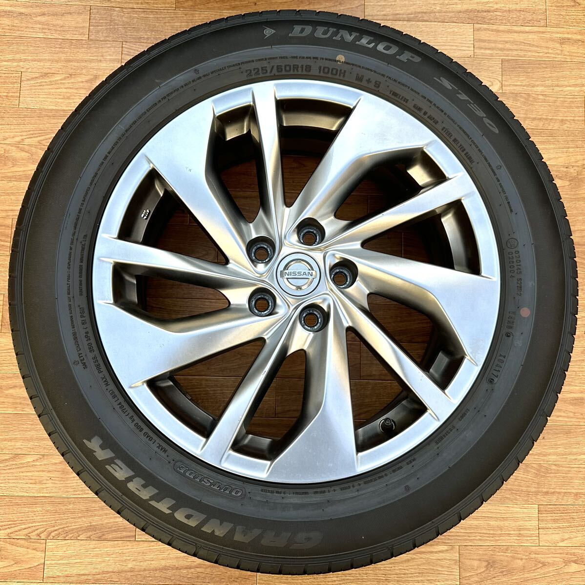 日産 T32 エクストレイル 純正 18インチアルミホイール☆DUNLOP 日産 T32 エクストレイル 純正 18インチアルミホイール☆DUNLOP