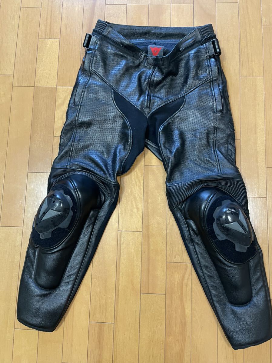 ダイネーゼ レザーパンツ サイズ52 仰ぐ 美品 ダイネーゼ レザーパンツ サイズ52 仰ぐ 美品