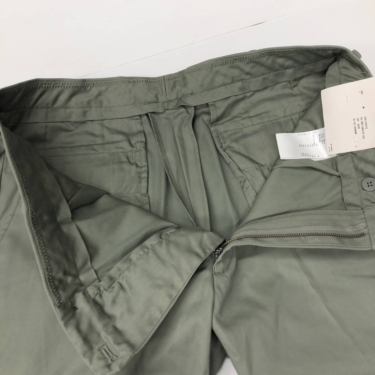 タグ付き UNIQLO ユニクロ ノータックチノ チノパンツ オリーブ タグ付き UNIQLO ユニクロ ノータックチノ チノパンツ オリーブ