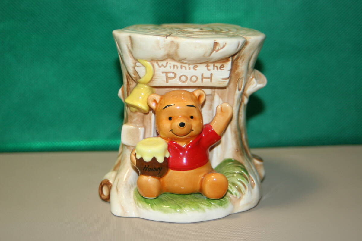 TDLディズニーランド くまのプーさん 陶器製 貯金箱 プーさんの家 はちみつを持ったプー Winnie the Pooh 日本製 Made in Japan