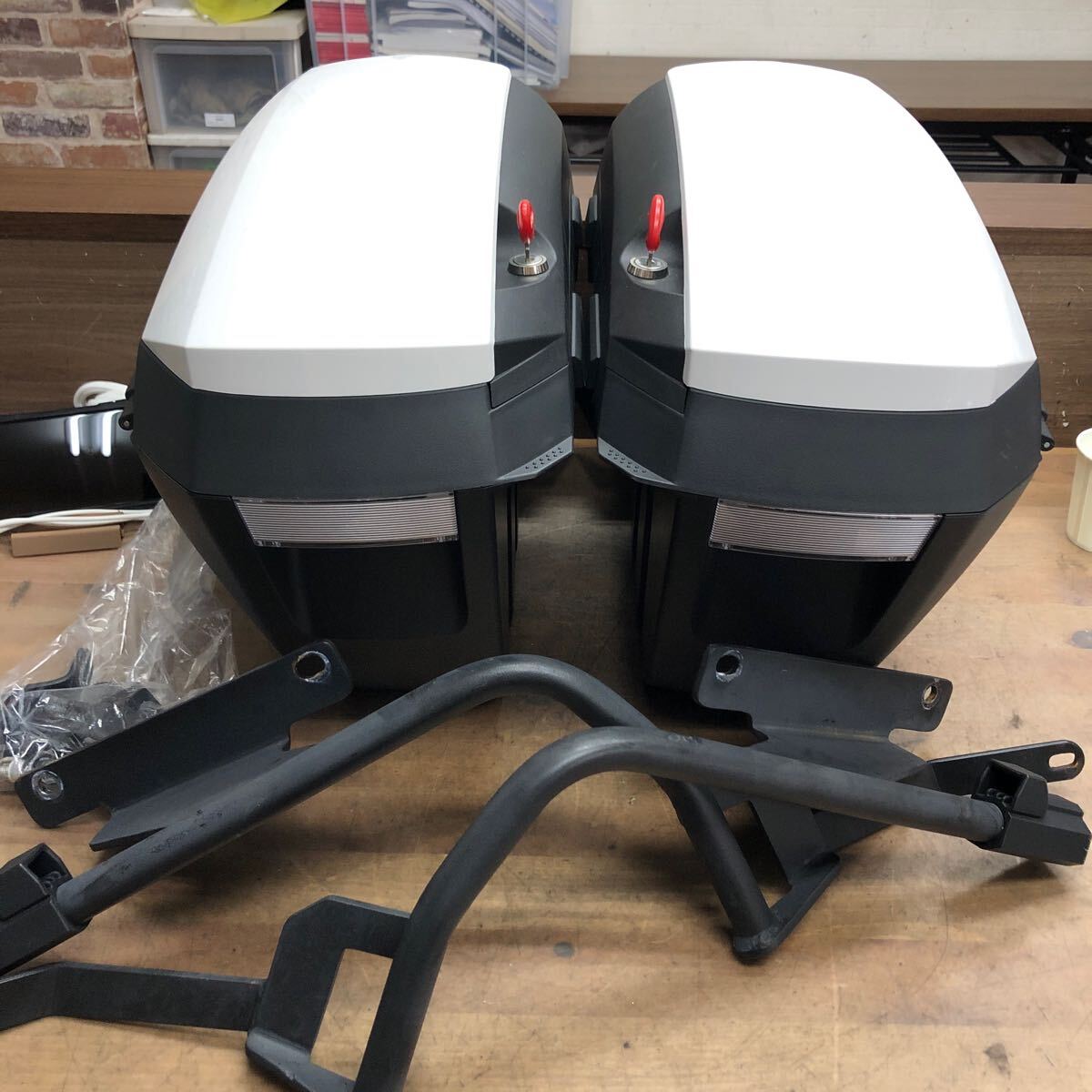 △ADV150 KF38-10123〜外し SHAD サイドボックス サイドボックスステー