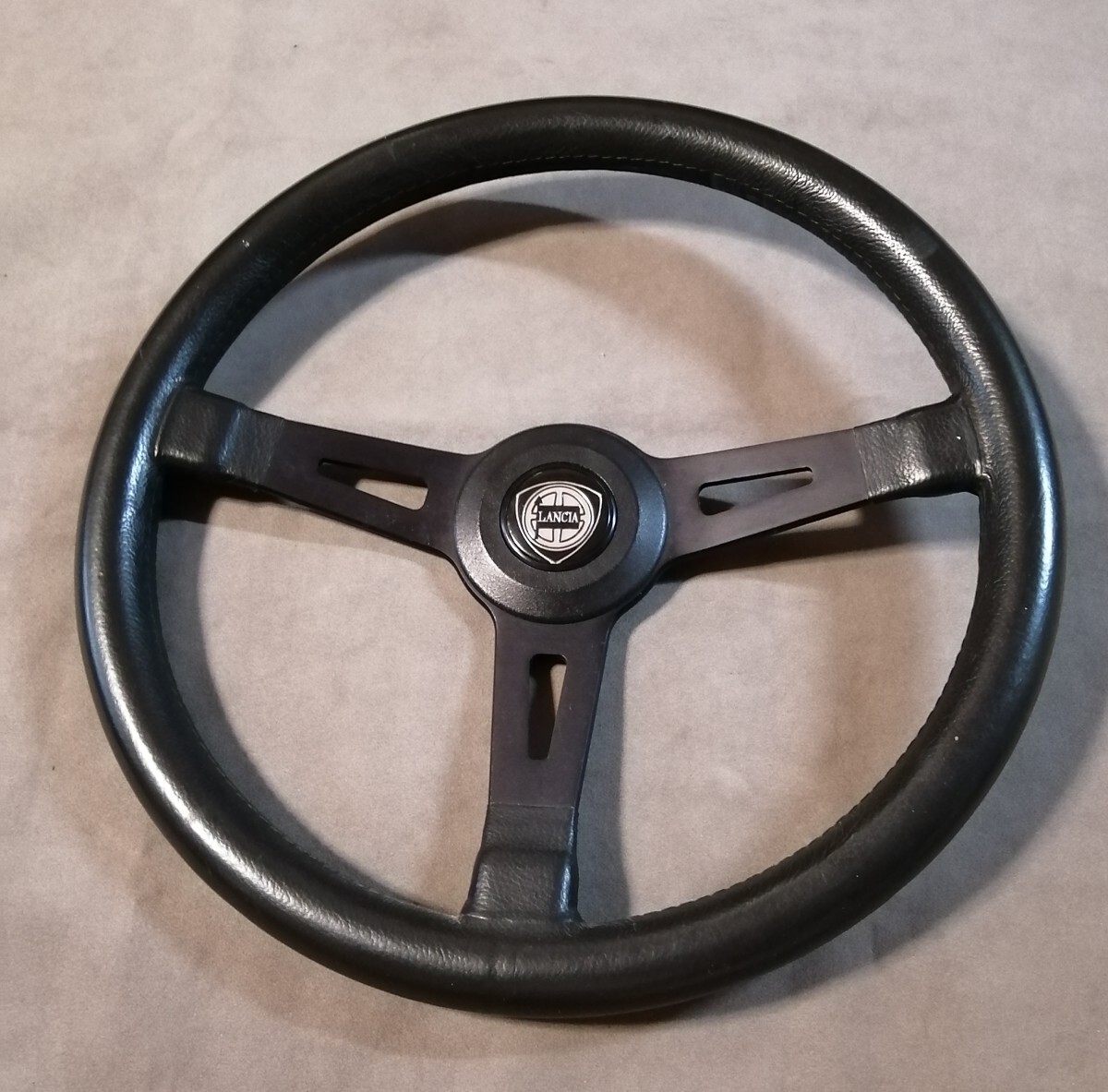 ランチア　インテグラーレ　純正ステアリング ランチアデルタ インテグラーレ 16V ステアリング