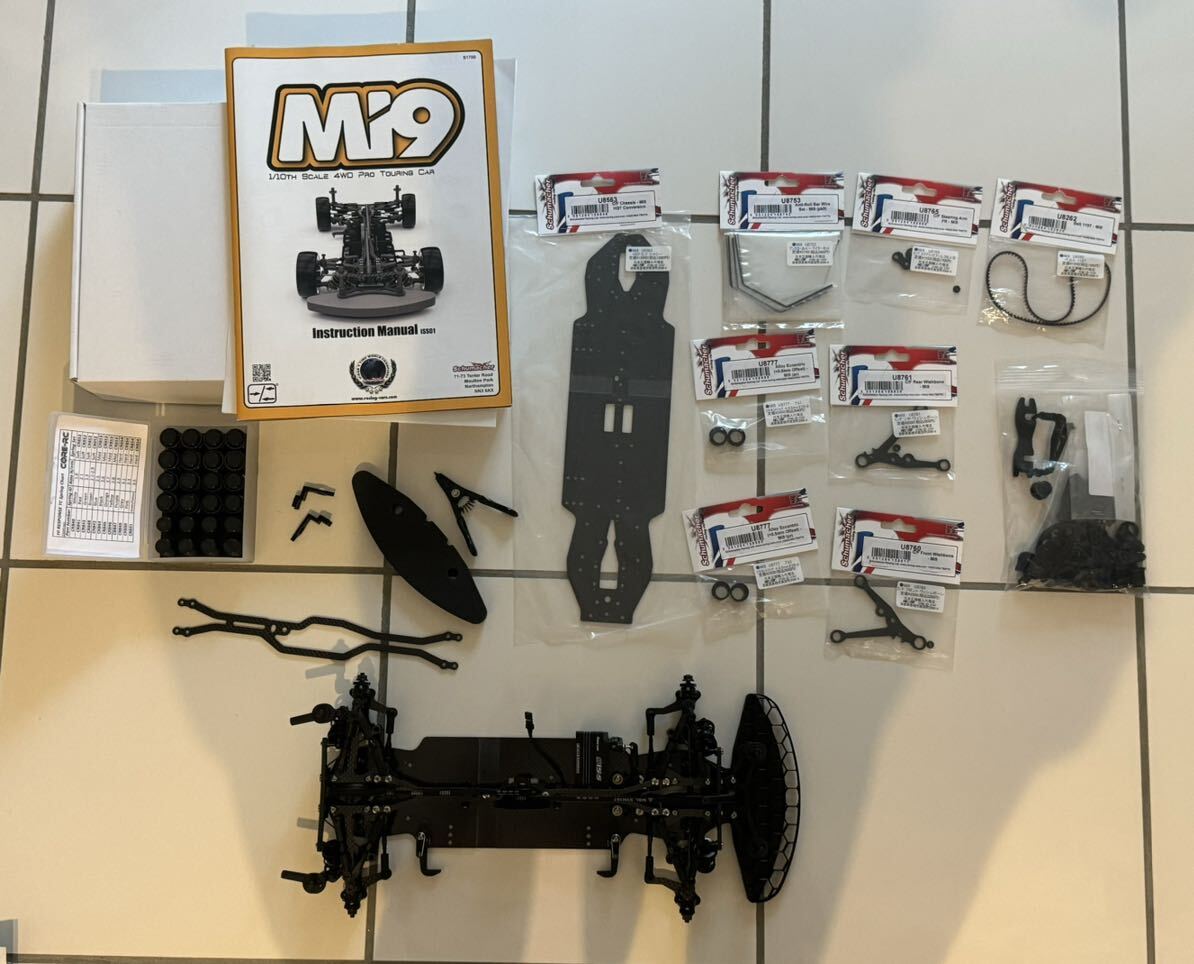 Schumacher Mi9 カーボンシャーシ・中古美品・OP &スペアパーツ付