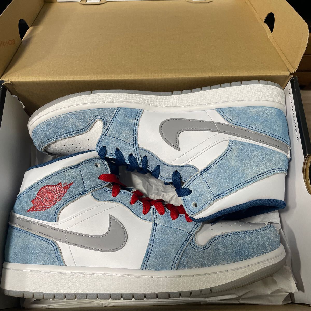 NIKE AIR JORDAN 1 MID