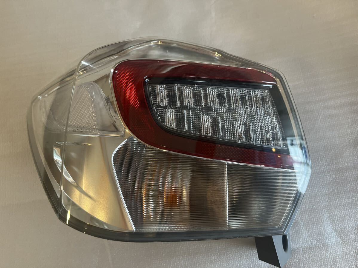 2408-01t スバルXV 左テールランプ クリアテールランプ DAA-GPE STANLEY W1346 平成25年式 送料無料