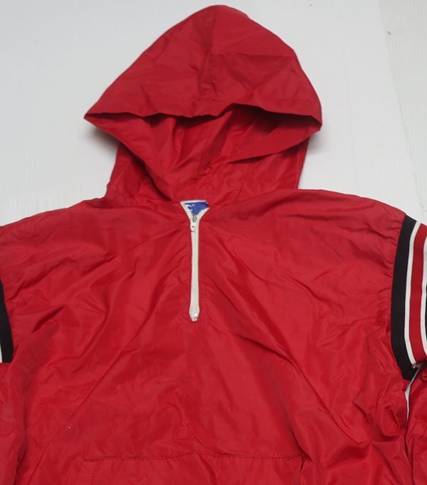 NJ37チャンピオンCHAMPIOアメリカ古着アメリカ製ナイロンジャケット80’90’Sビンテージ旧タグ旧ロゴ赤系プルオーバーLカレッジTALONタロン_画像2