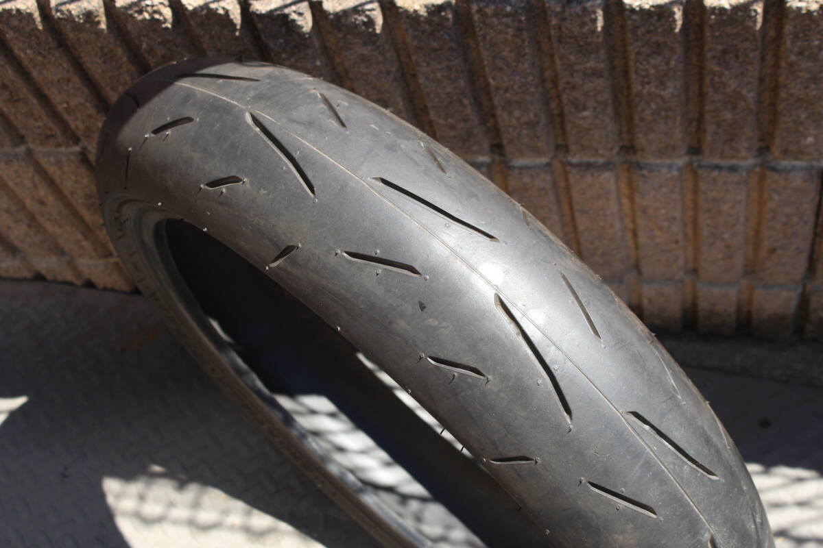 ダンロップ　120/70-17　スポーツマックスα-13ＺＦ　中古タイヤ　（17インチフロント２）