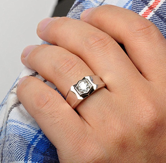  новый продукт кольцо мужской бриллиант Cubic Zirconia светит металлизированный серебряный джентльмен брак кольцо свободный размер 