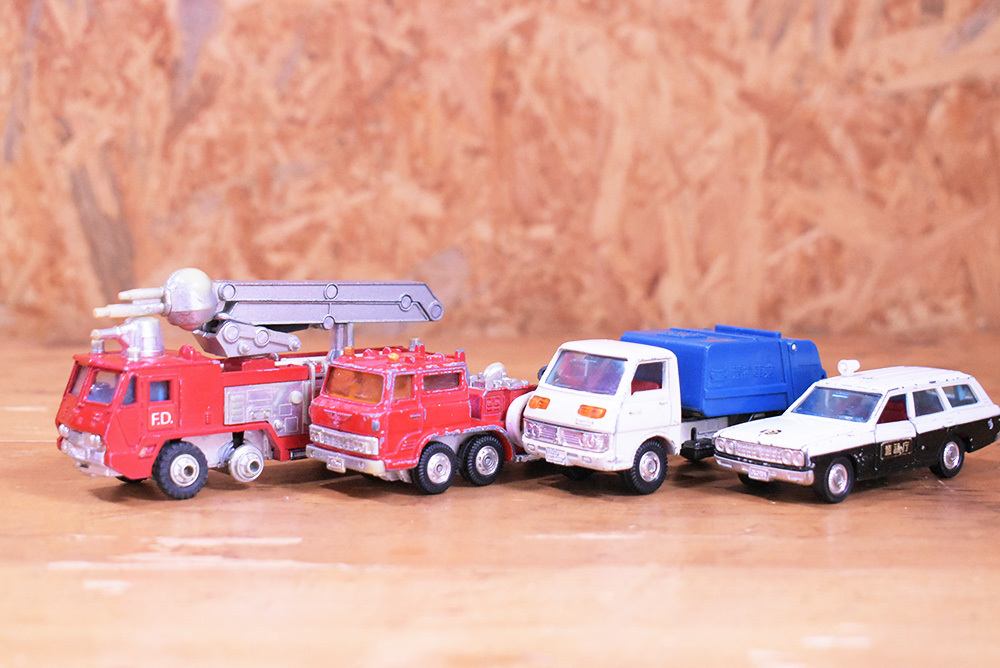 ミニカー/働く車/消防車/清掃車/パトカー/トミカ/ダンディ/TOMICA/DANDY/4点まとめて/UWD323
