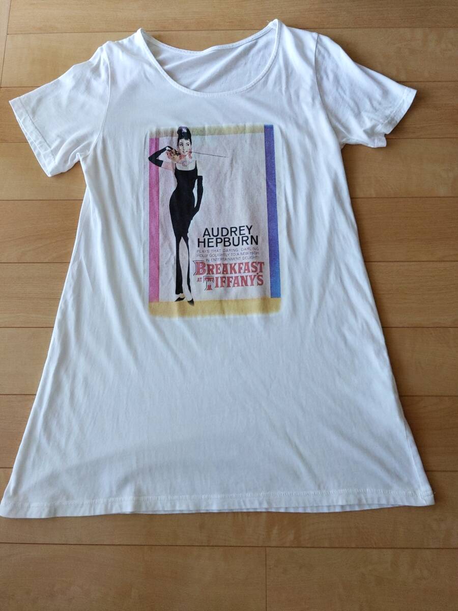 即決●送料無料【 ★かっこいい★ロング Tシャツ 半袖】★ホワイト■レディースL ★AUDREY HEPBURN　オードリーヘップバーン