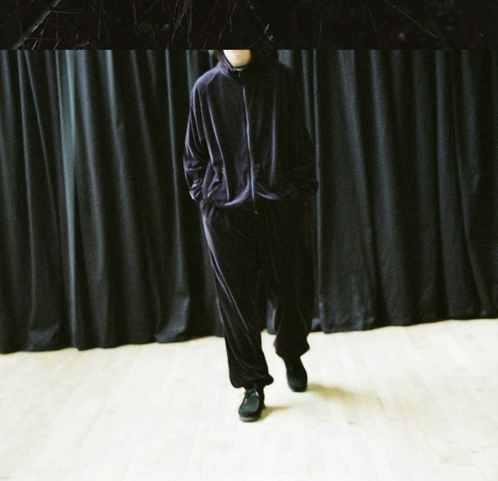 美品 セットアップ】 COMOLI ベロアジャージ トラックジャケット 美品 セットアップ】 COMOLI ベロアジャージ トラックジャケット