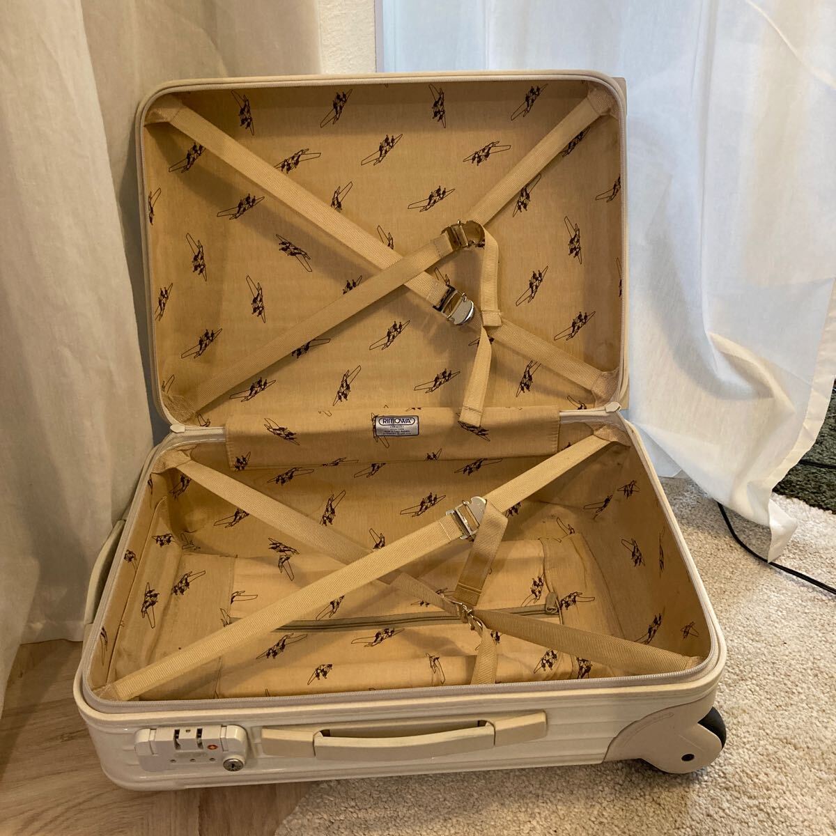 ユナイテッドアローズ別注 リモワ RIMOWA ECRU エクリュ(リモワ ユナイテッドアローズ別注 リモワ RIMOWA ECRU エクリュ(リモワ
