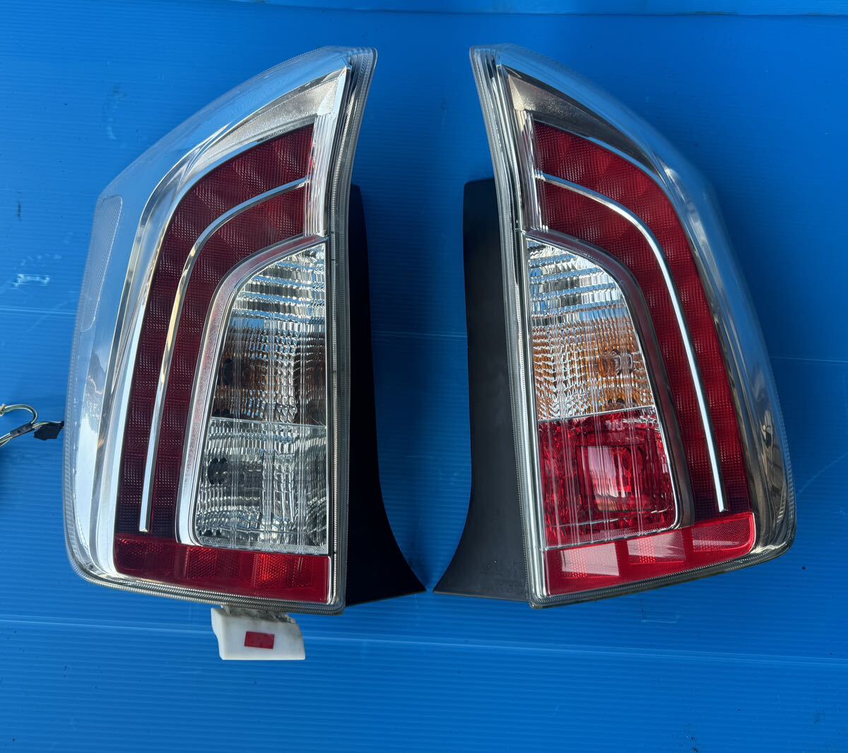 ZVW30 プリウス 後期 純正 左 クリア テールライト STANLEY 47-55 