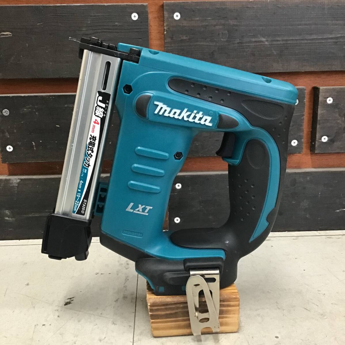 【中古品】マキタ/makita コードレスタッカ ST420DZK ■送料無料・代引き・店頭受取対応■