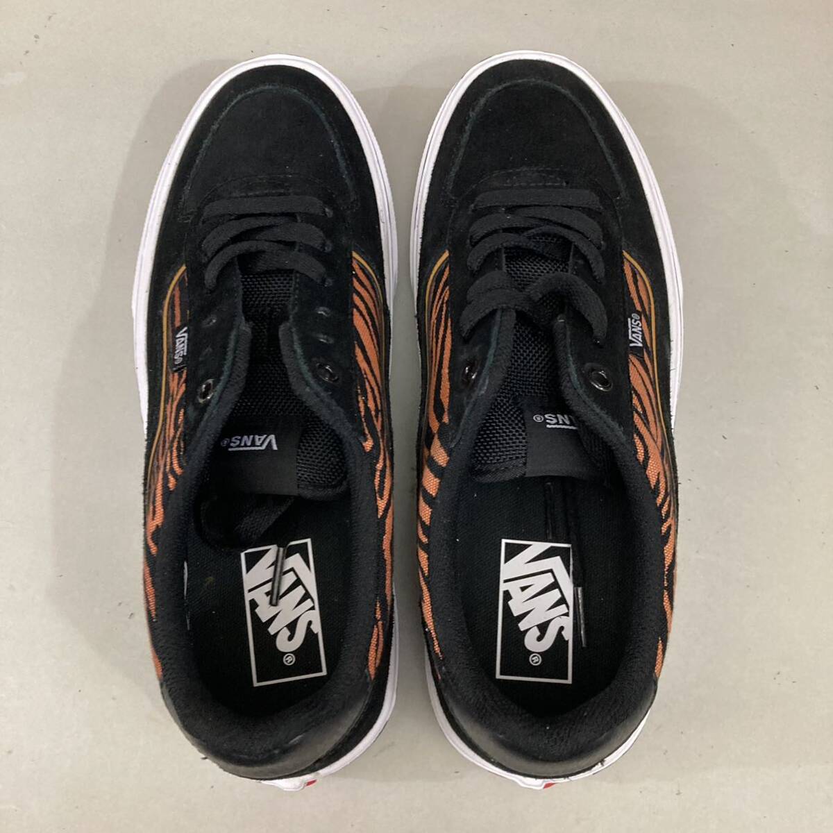 新品未使用】バンズ VANS オールドスクール トラ 虎柄 アニマル 新品未使用】バンズ VANS オールドスクール トラ 虎柄 アニマル