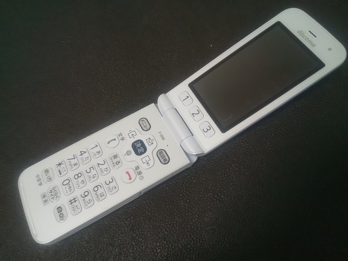 docomo F-01M らくらくホン 白ロム 防塵 防水 4G FOMA Wi-Fi docomo F-01M らくらくホン 白ロム 防塵 防水 4G FOMA Wi-Fi