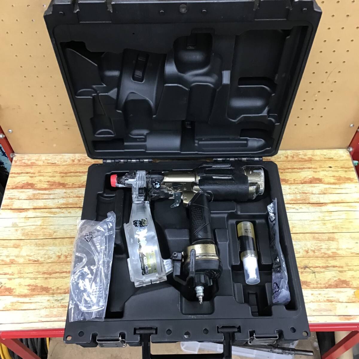 【中古品／店頭受取り限定】★ハイコーキ(HIKOKI ※旧:日立工機) 高圧エアネジ打ち機 WF4HS