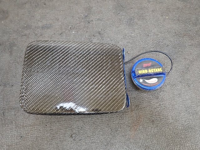 BL5 レガシィB4 2.0GT SpecB TUNED BY STI　カーボンフューエルリットカバー　