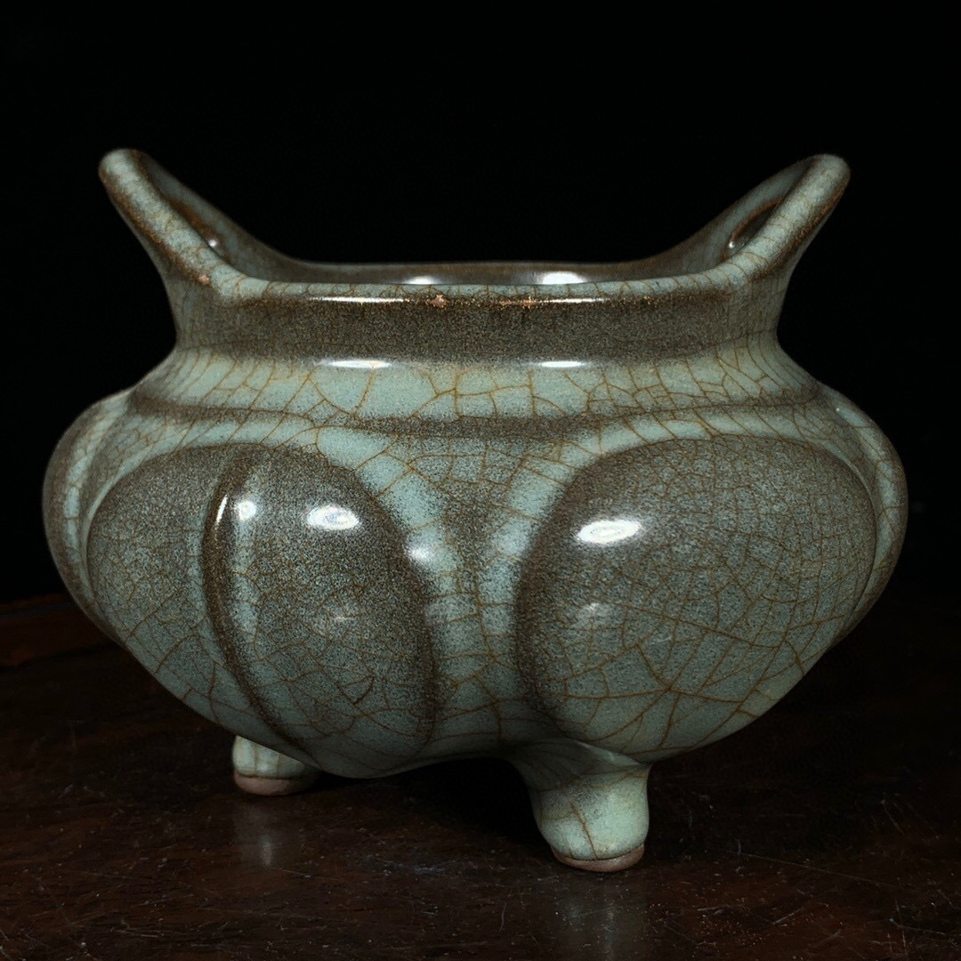 古寶奇蔵】宋・古陶瓷品・官窯・雙耳・三足熏香炉・置物・賞物 古寶奇蔵】宋・古陶瓷品・官窯・雙耳・三足熏香炉・置物・賞物