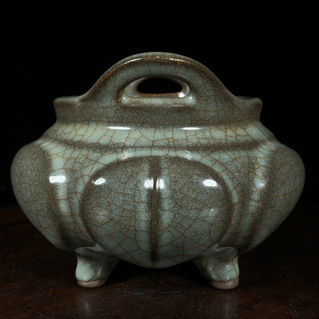 古寶奇蔵】宋・古陶瓷品・官窯・雙耳・三足熏香炉・置物・賞物 古寶奇蔵】宋・古陶瓷品・官窯・雙耳・三足熏香炉・置物・賞物