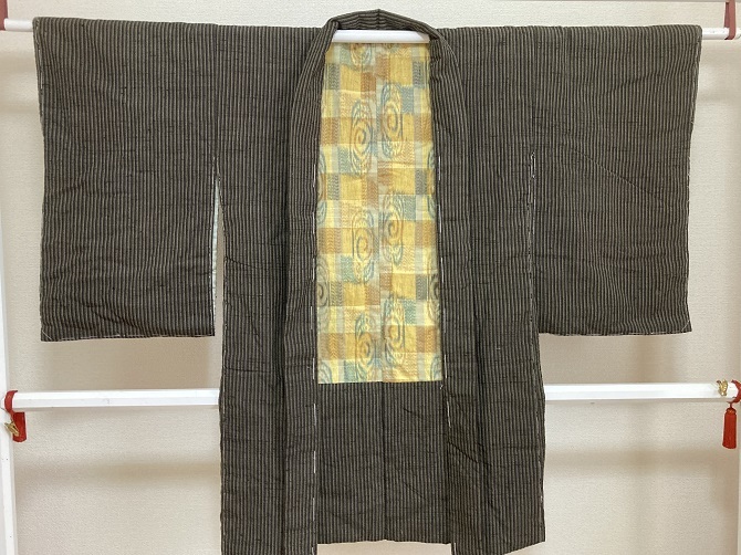 512.昭和レトロ◆綿・中古◆　縞模様の羽織　観世水　お部屋着　ポカポカ暖か（薄綿入り）◆丈１００センチ　裄６４センチ　袖６０センチ