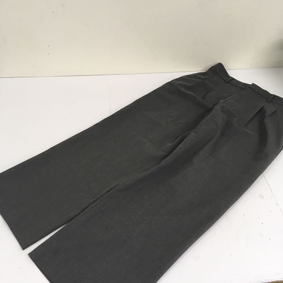 送料無料★UNIQLO ユニクロ★ワイドパンツ フォーマルパンツ★レディース　XLサイズ★ウエスト75-81㎝#60926saf