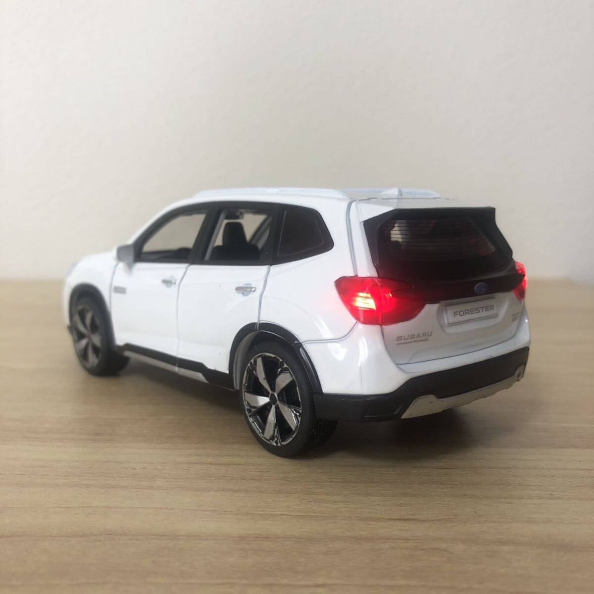 新品1/30 スバル フォレスター SK ホワイト ミニカー SUBARU FORESTER_画像2