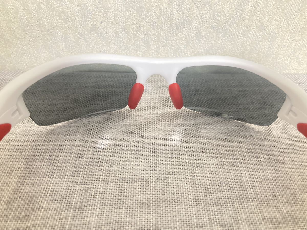 大人気ブランド!! OAKLEY オークリー サングラス 赤白コンビ 大人気ブランド!! OAKLEY オークリー サングラス 赤白コンビ