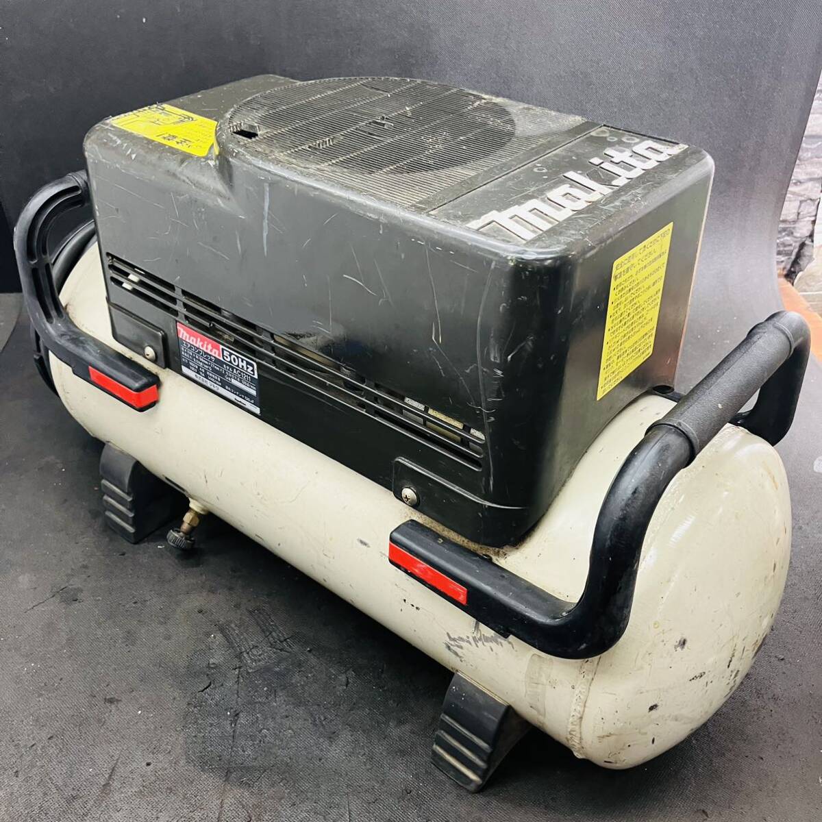 makita マキタ 常圧エアーコンプレッサー AC1211 100V50Hz専用機 makita マキタ 常圧エアーコンプレッサー AC1211 100V50Hz専用機