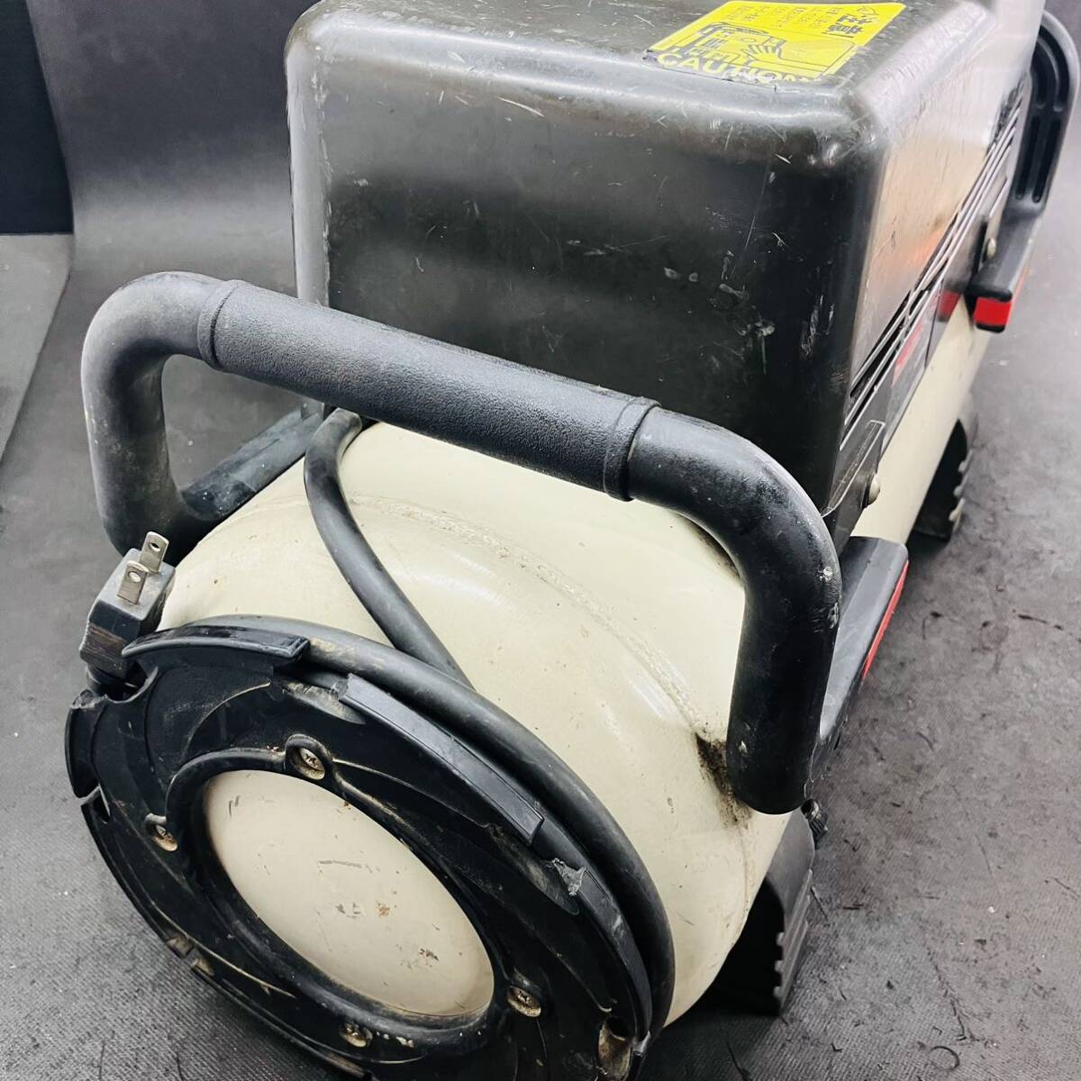 makita マキタ 常圧エアーコンプレッサー AC1211 100V50Hz専用機 makita マキタ 常圧エアーコンプレッサー AC1211 100V50Hz専用機