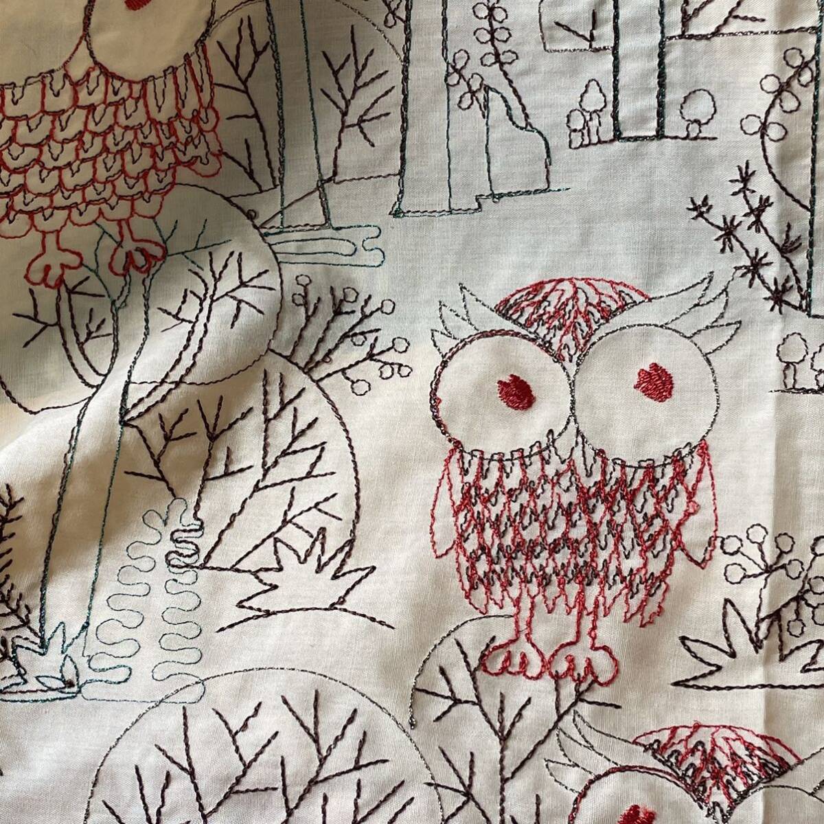 薄地落書きフクロウ刺繍生地ハギレ布(その他)|売買された 薄地落書きフクロウ刺繍生地ハギレ布(その他)|売買された