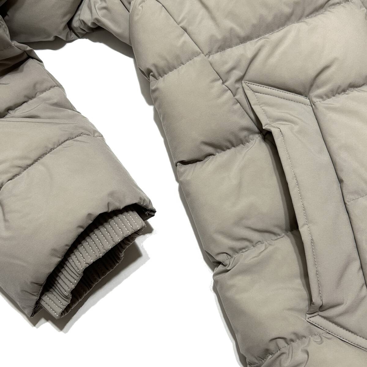 定価16万 1piu1uguale3 4WAY STRETCH HOODED WRAP DOWN COAT Ⅵ 定価16万 1piu1uguale3 4WAY STRETCH HOODED WRAP DOWN COAT Ⅵ