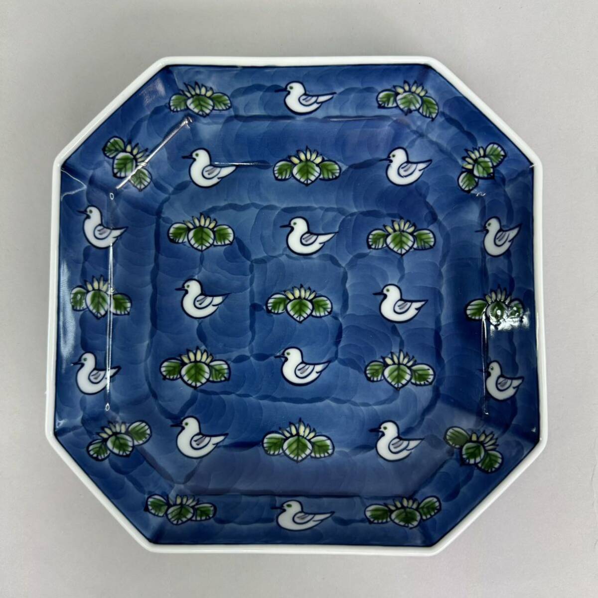 源右衛門窯 染錦 水鳥図 方皿 鳥 角皿 隅切 八角皿 未使用品 源右衛門窯 染錦 水鳥図 方皿 鳥 角皿 隅切 八角皿 未使用品 染