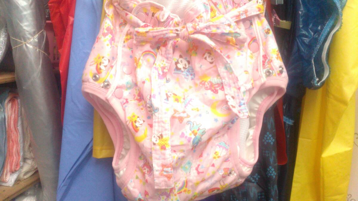 おむつカバー　可愛いピンク　パンダ柄　Mサイズ　里は白の撥水＋ナイロンネット　金屬ホック　腰紐付き　ギャザー付　幼児回帰　排尿排泄