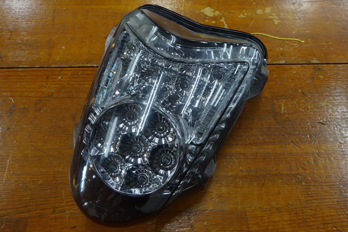 ■POSH スズキGSX1300R HAYABUSA用LEDテールランプユニット(186190-92)