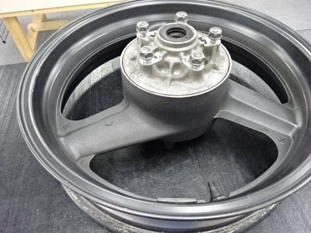 ▼CB400SF(95) 純正リアホイール