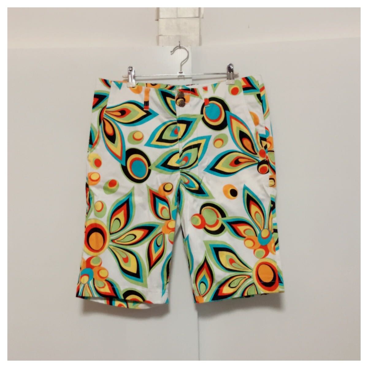 ☆ 美品 LOUDMOUTH(ラウドマウス) ストレッチ 刺繍ロゴ 派手柄ショートパンツ サイズ34 白